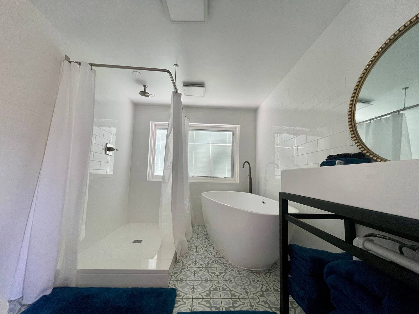 Cove - King Bed Escape w/Hot Tub photo 4